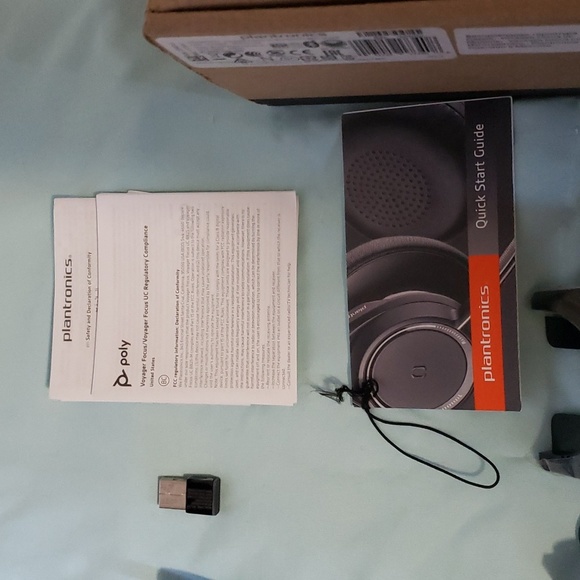 Plantronics Wireless Voyager Focus UC B825-M Headset - Picture 8 of 9